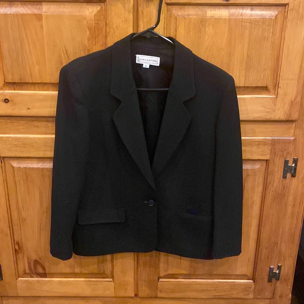 Jones New York women’s suit jacket/blazer size12 Black